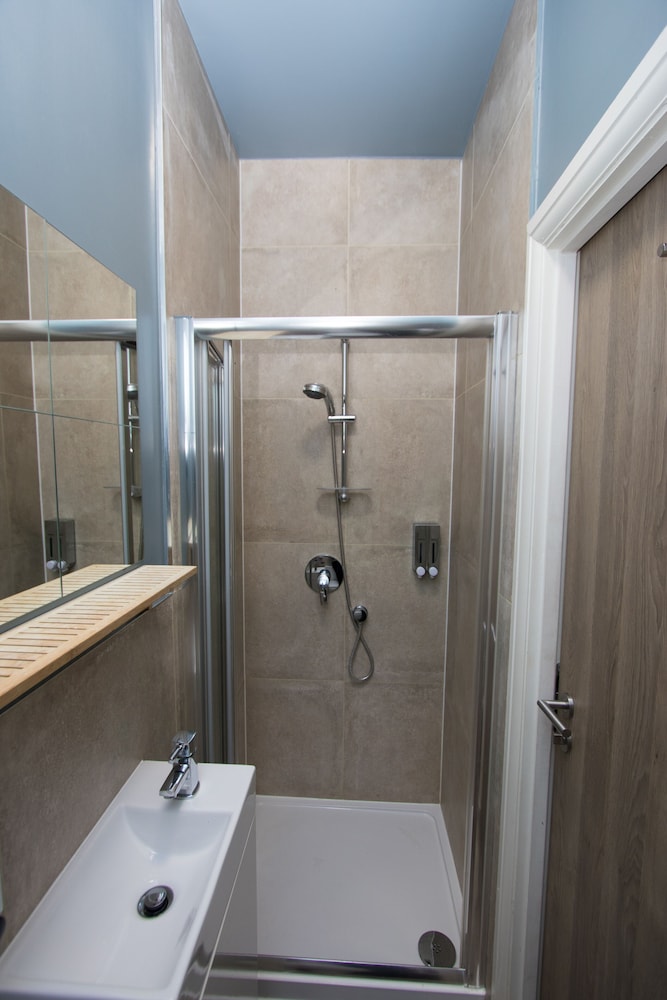 

Napoli - Croydon - Westciti Caroco Aparthotel