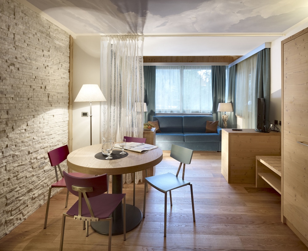 

Roma - Ziano di Fiemme - Color Home Suite Apartments