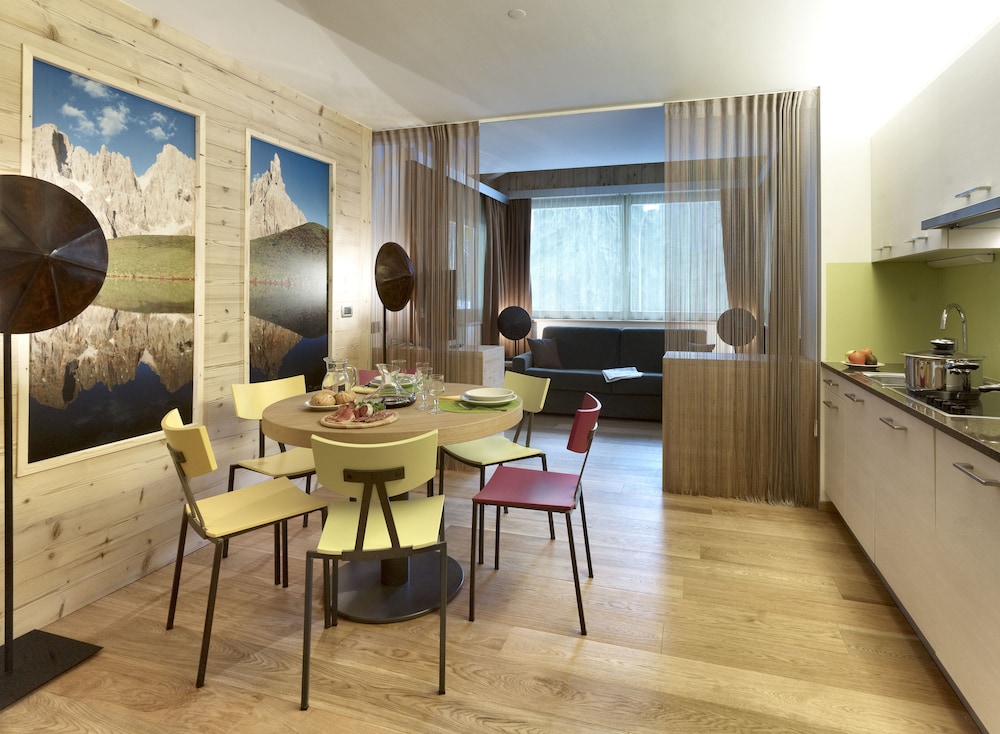 

Napoli - Moena - Color Home Suite Apartments