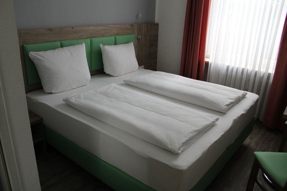 

Napoli - Germering - Hotel Pension Köberl