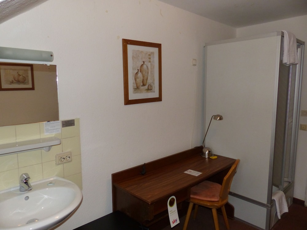 

Bari - Germering - Hotel Pension Köberl