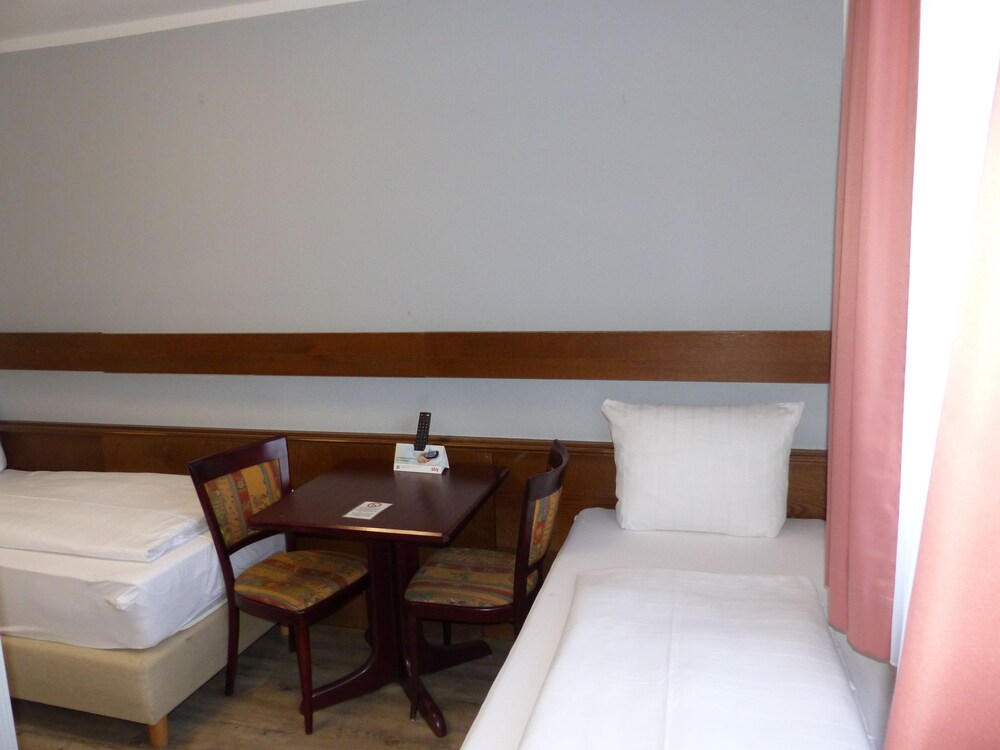 

Milano - Germering - Hotel Pension Köberl