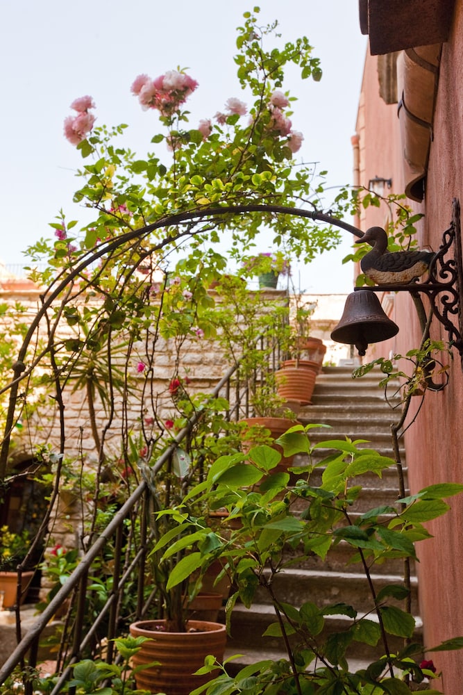 

Napoli - Tonnara di Bonagia - Hotel Elimo