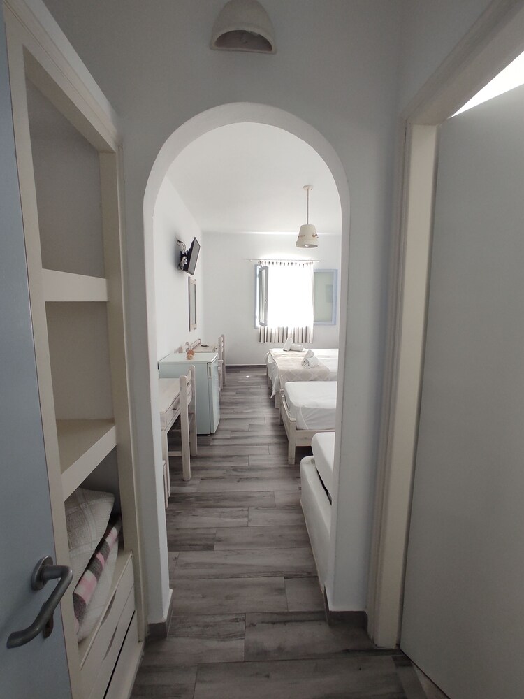 

Milano - Paros - Hotel Iris