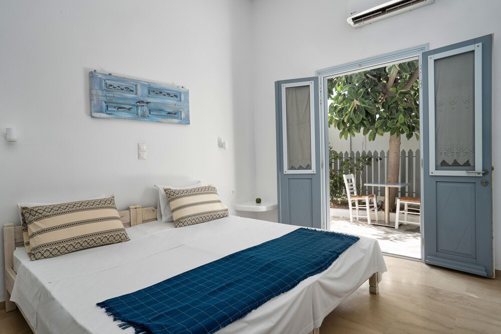 

Roma - Naousa, Paros - Hotel Iris