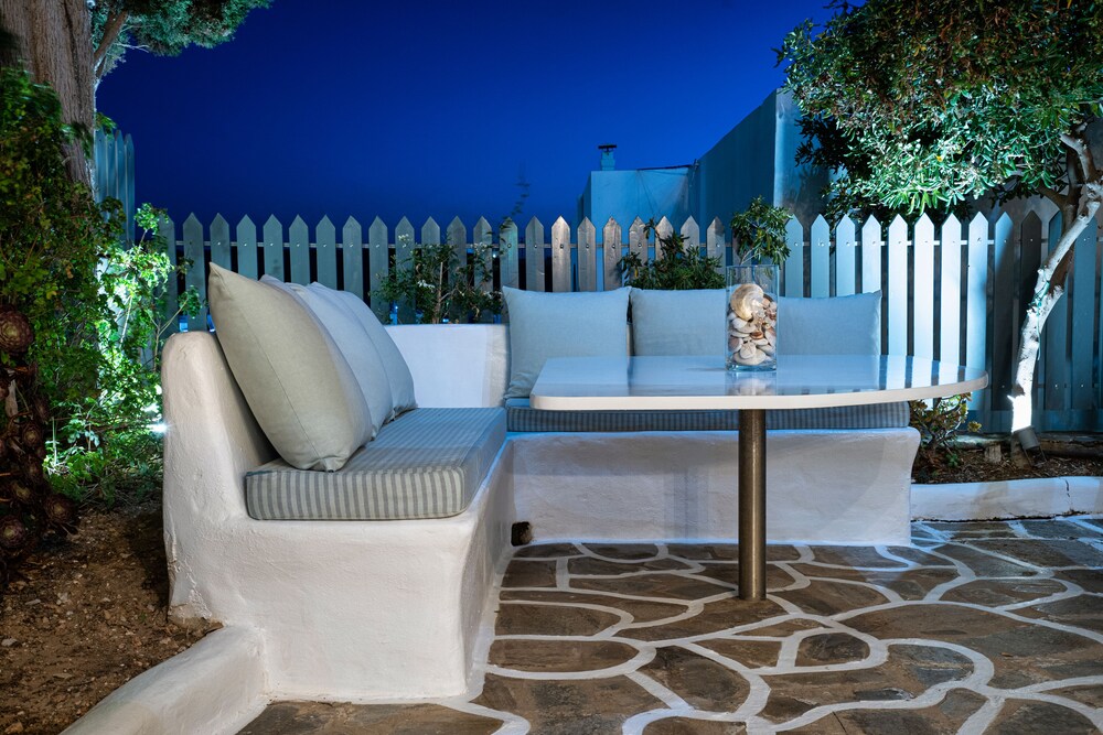 

Milano - Naousa, Paros - Hotel Iris