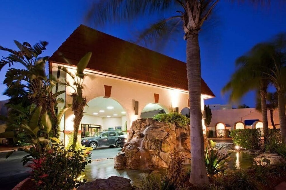 

Bari - Reunion - Maingate Lakeside Resort