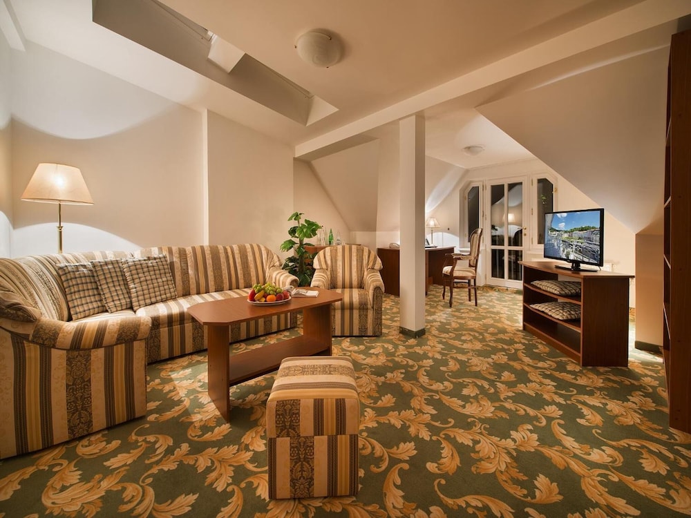 

Roma - Jenišov - EA Hotel Elefant