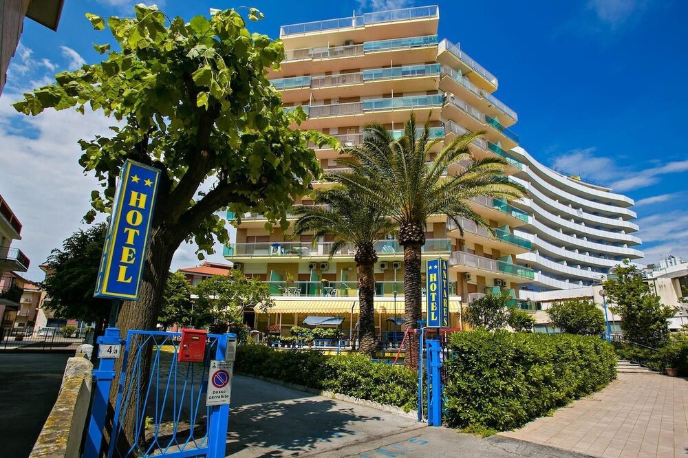

Roma - San Benedetto del Tronto - Hotel Antares