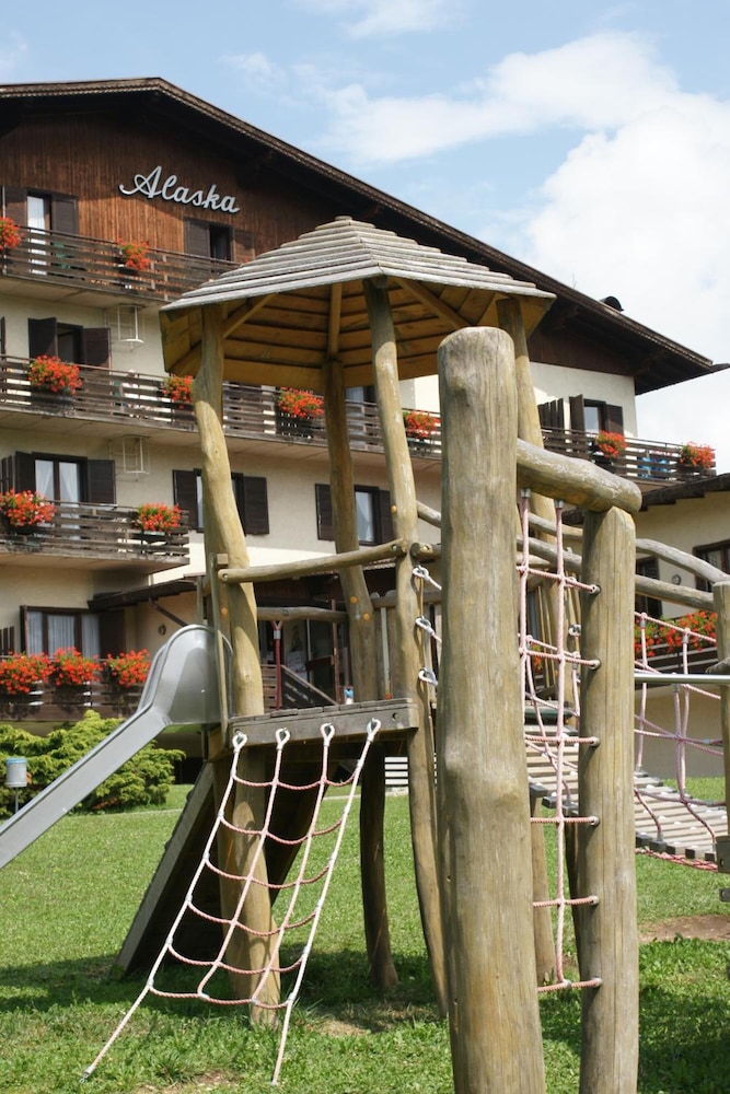 

Napoli - Folgaria - Alaska Clubresidence