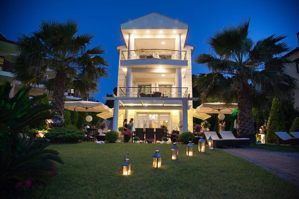

Verona - Kassandria - SUN RESIDENCE Exclusive Seaside Suites