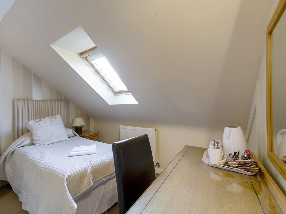 

Bari - Roslin - OYO Arden Guest House, Craigmillar Castle Edinburgh