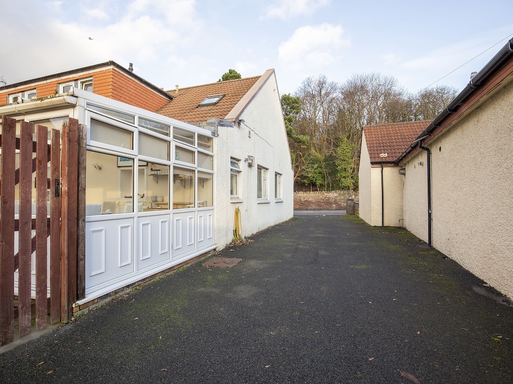 

Genova - Leith - OYO Arden Guest House, Craigmillar Castle Edinburgh