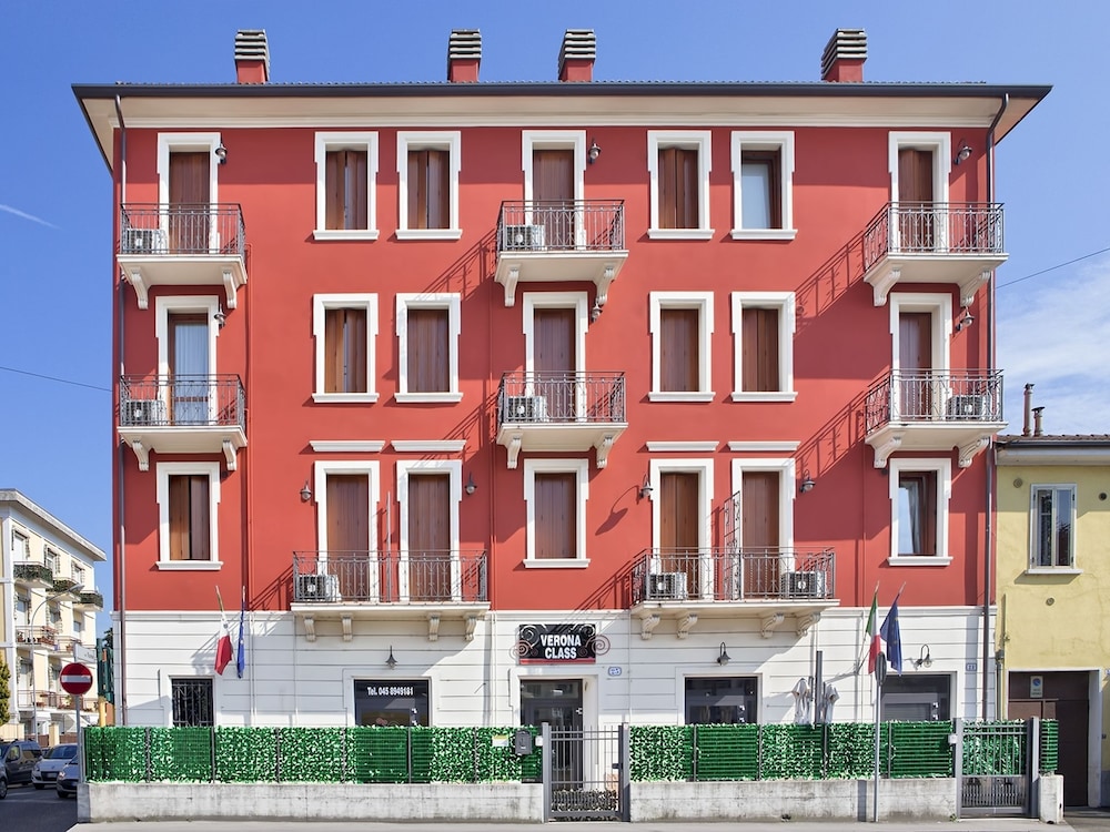 

Palermo - Castel d'Azzano - Verona Class ApartHotel "Residenze del Cuore