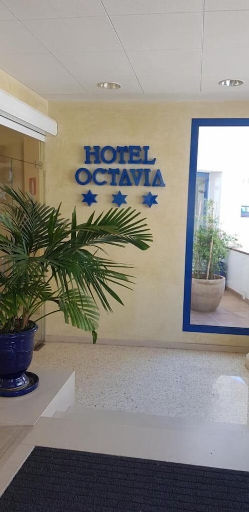 

Milano - Cadaqués - Hotel Octavia