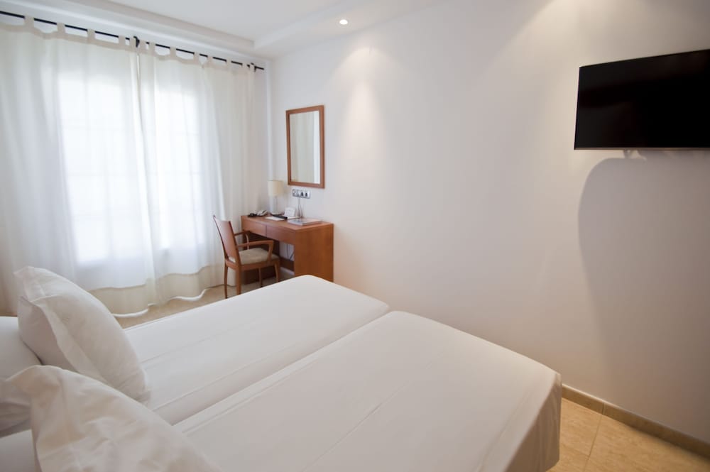 

Roma - Arenal D'En Castell - Hotel Jeni & Restaurant