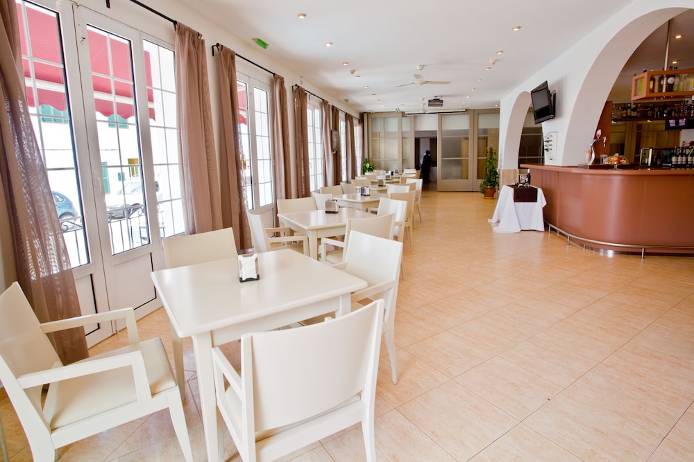 

Napoli - Arenal D'En Castell - Hotel Jeni & Restaurant