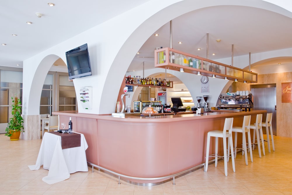 

Bologna - Es Mercadal - Hotel Jeni & Restaurant
