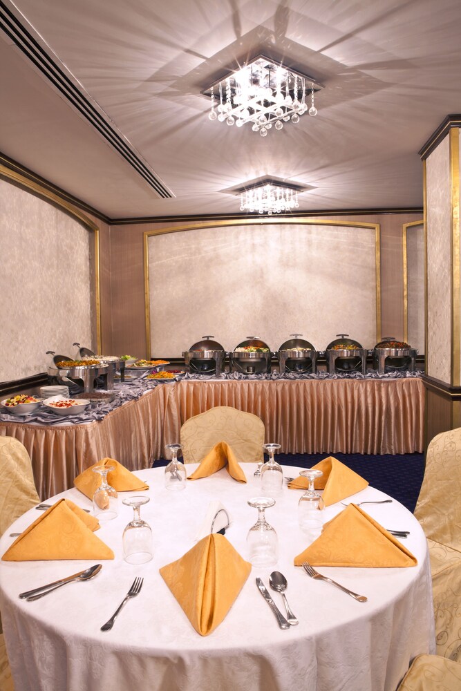 

Roma - Dubai - Landmark Riqqa Hotel