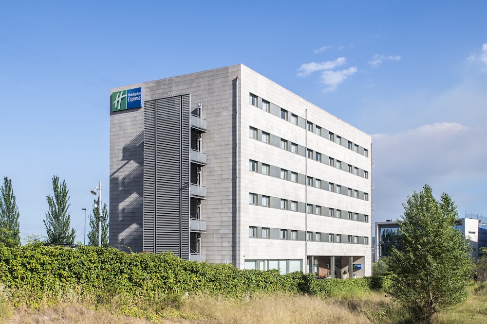 

Bari - Barbera Del Valles - Holiday Inn Express Barcelona - Sant Cugat