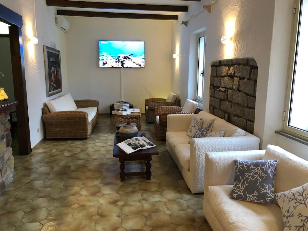 

Catania - Capo Testa - Santa Teresa di Gallura - Hotel Canne al Vento