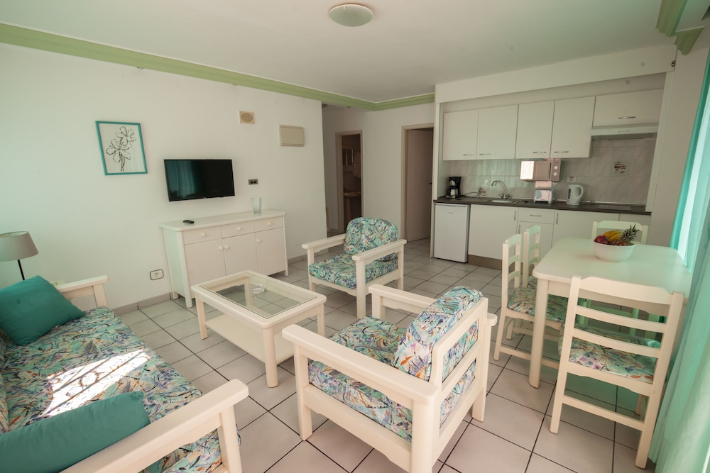 

Lamezia Terme - Meloneras - Acapulco Ocean View