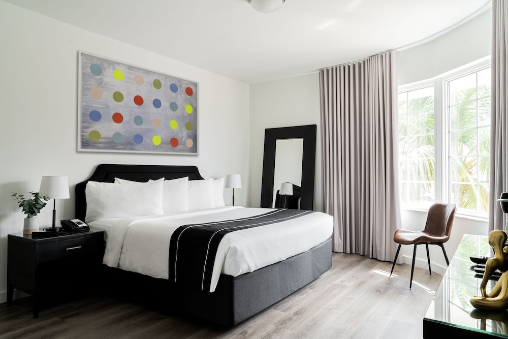 

Roma - Miami, Florida - Essex House Hotel