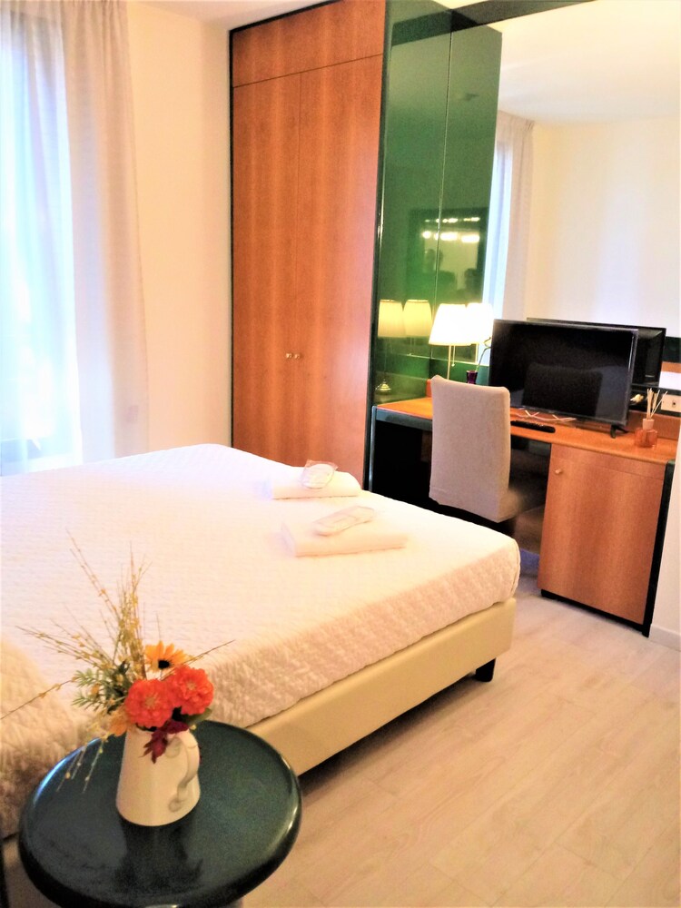 

Catania - Imola - HOTEL DOZZA