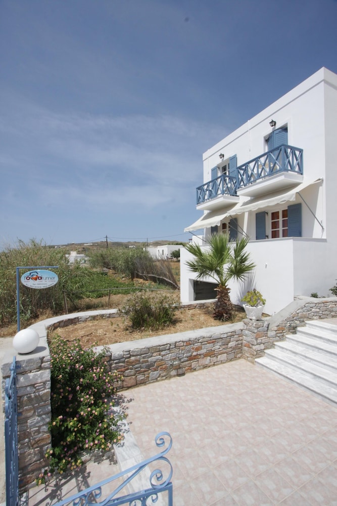 

Bari - Ermoupolis - Manos Apartments