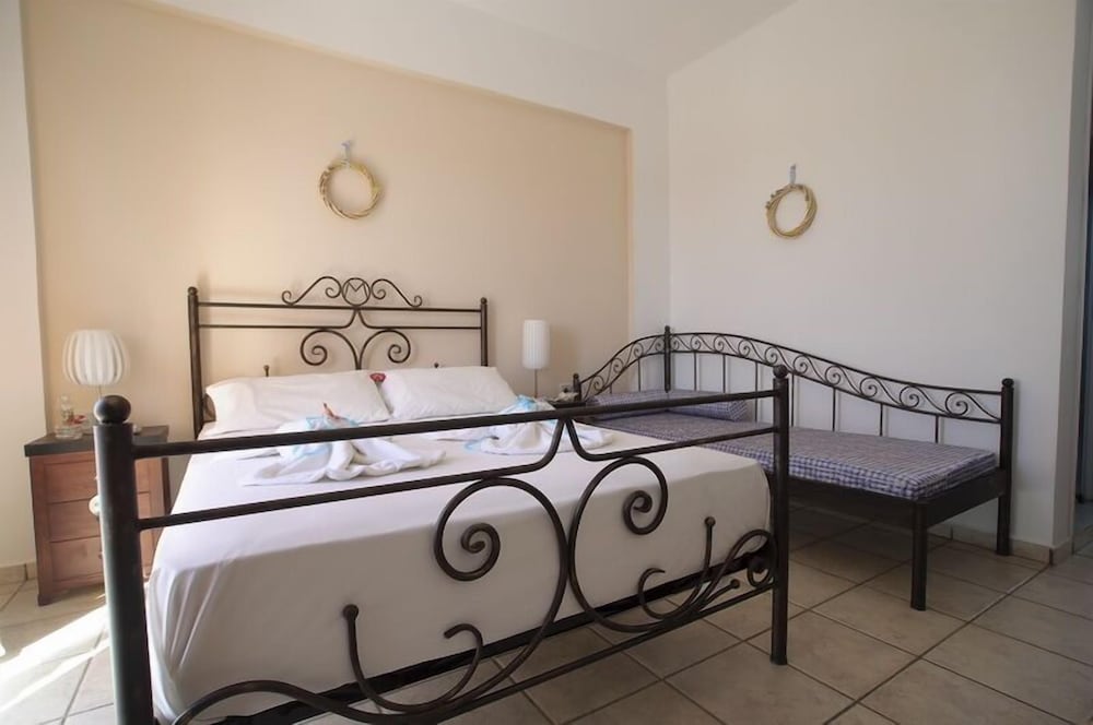 

Milano - Syros - Manos Apartments