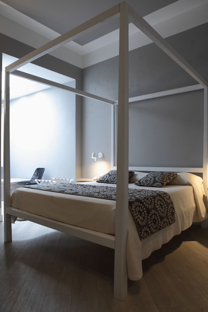 

Milano - Levanzo - Aegusa Hotel