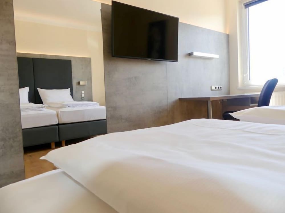 

Napoli - Groß-Enzersdorf - Reinisch Just Rooms