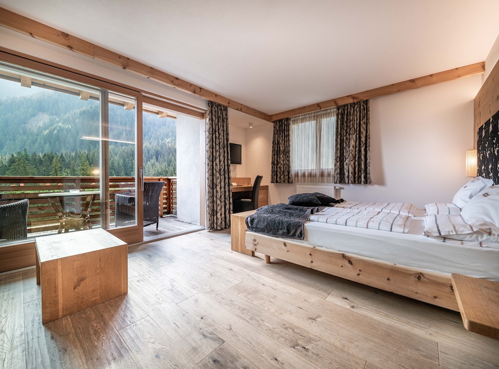

Bari - San Ciascian - Hotel Cristallo - Wellness Mountain Living