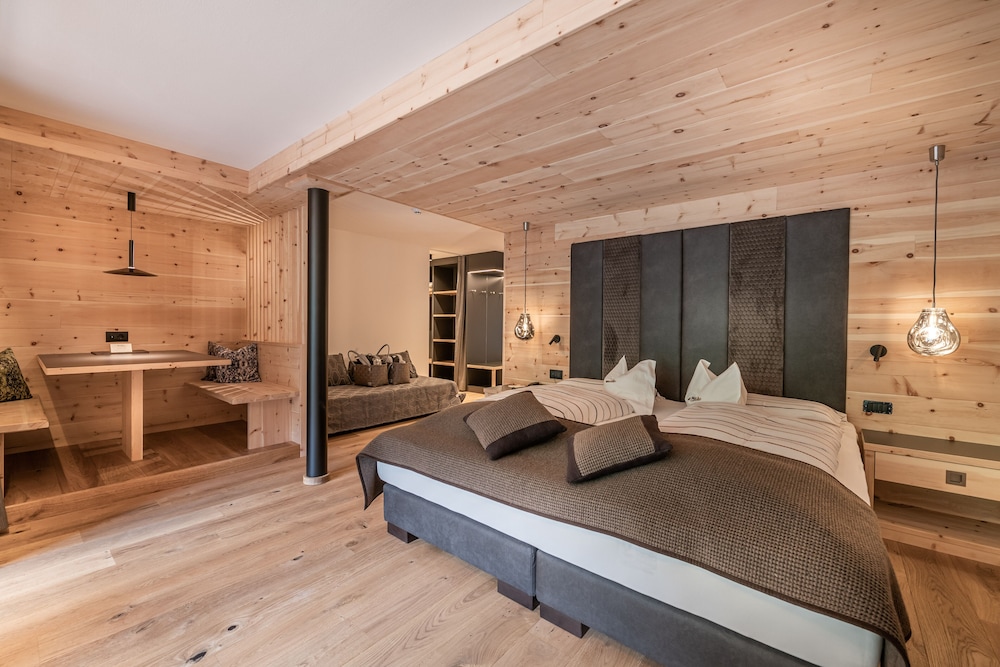 

Alghero - Corvara in Badia - Hotel Cristallo - Wellness Mountain Living