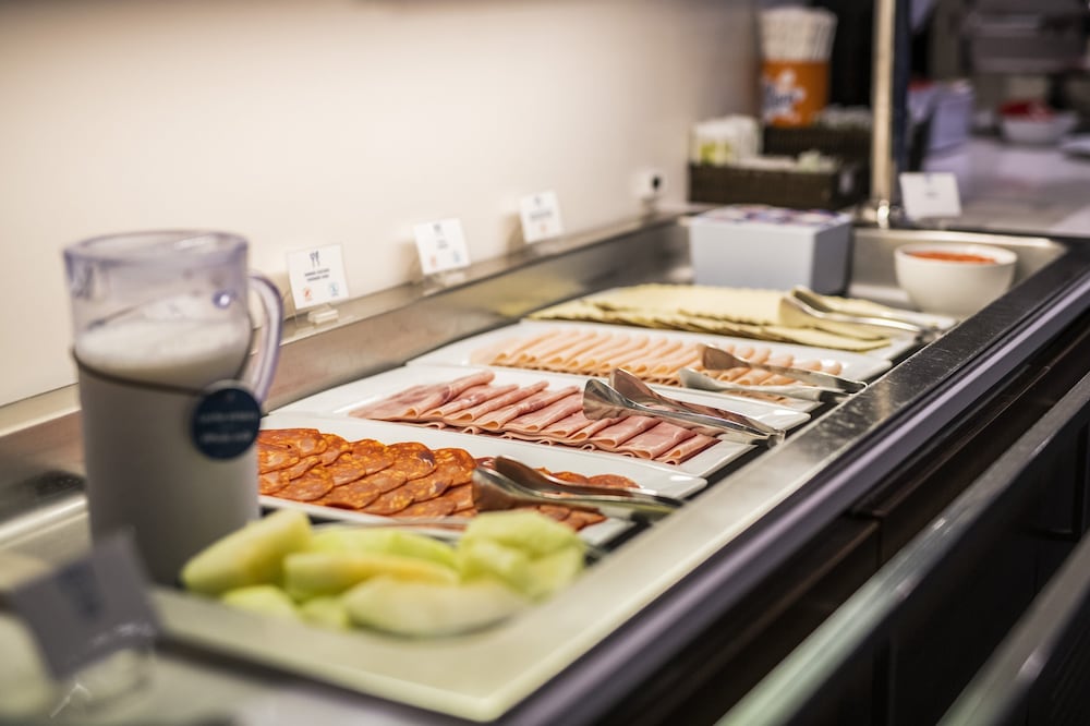 

Cagliari - Cerdanyola del Valles - Holiday Inn Express BARCELONA - SANT CUGAT