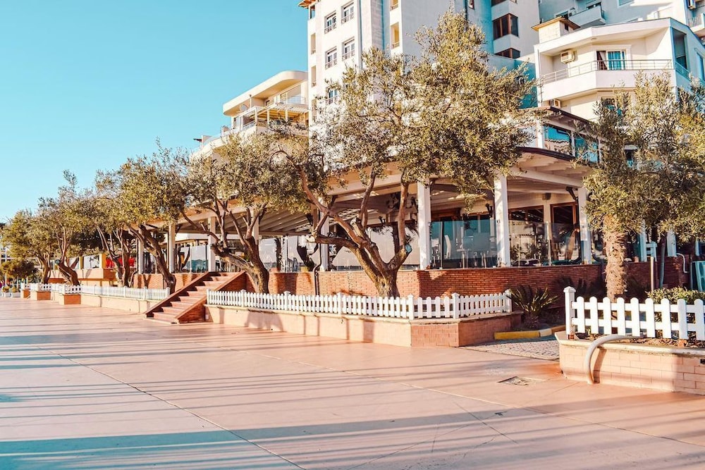 

Bari - Durrës - Hotel Majestic