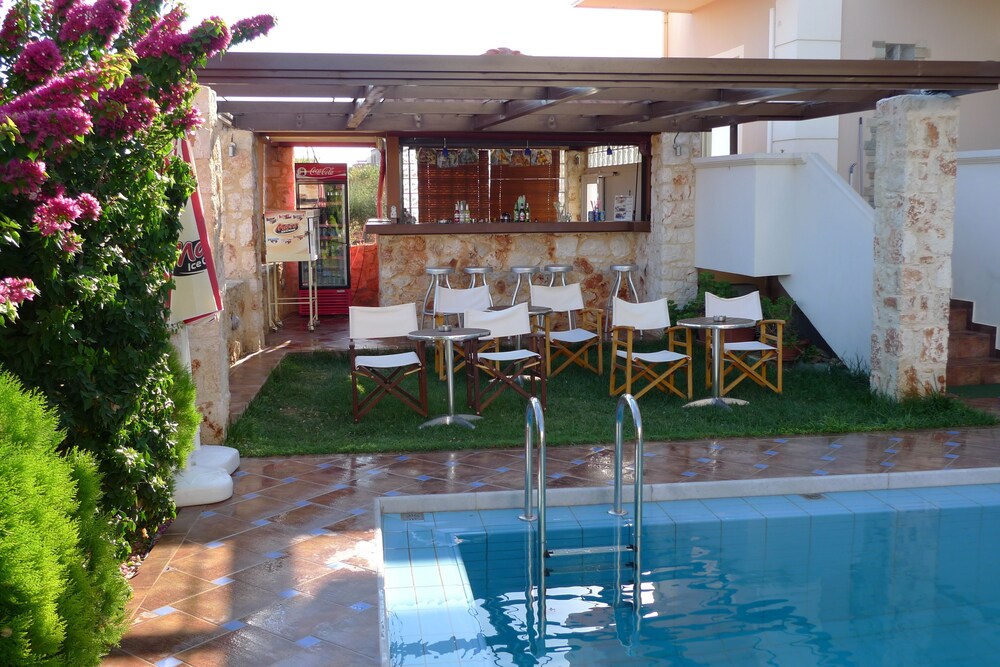 

Brindisi - Kolimbari - Theros Hotel