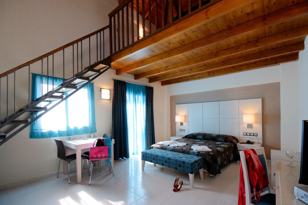 

Venezia - Kolimbari - Theros Hotel