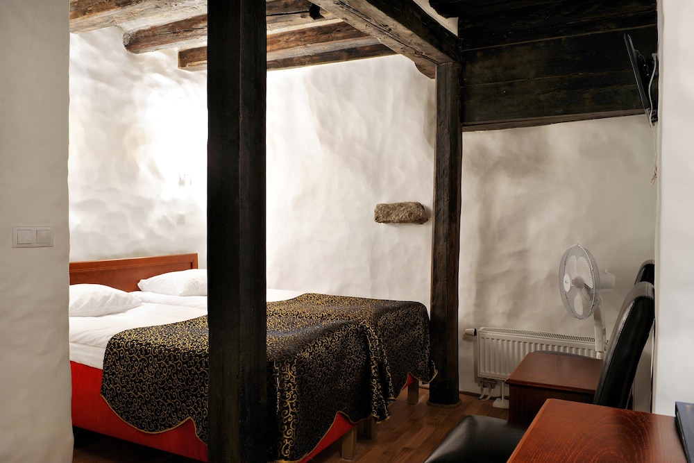 

Bari - Tallinn - Gotthard Residents
