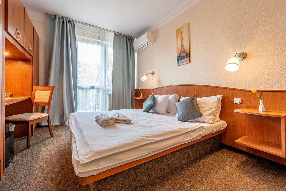 

Alghero - Budapest - Korona Hotel Panzio