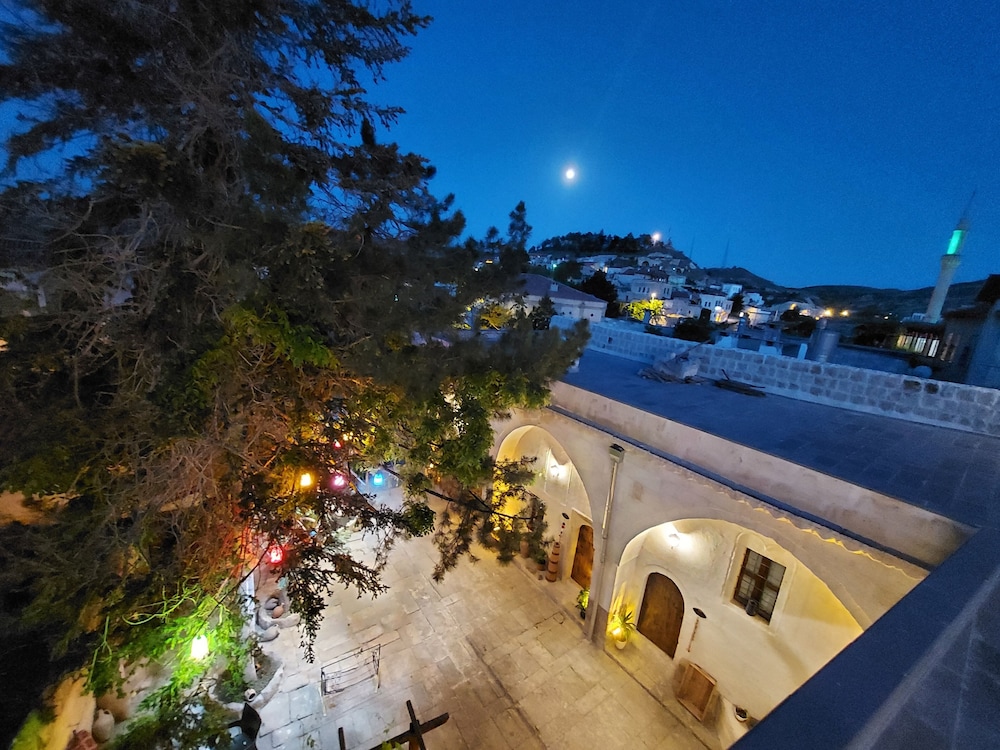 

Roma - Ürgüp - ARMEsos Cave Hotel