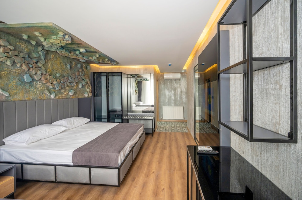 

Torino - Istanbul, New Airport - Continental Airport Hotel