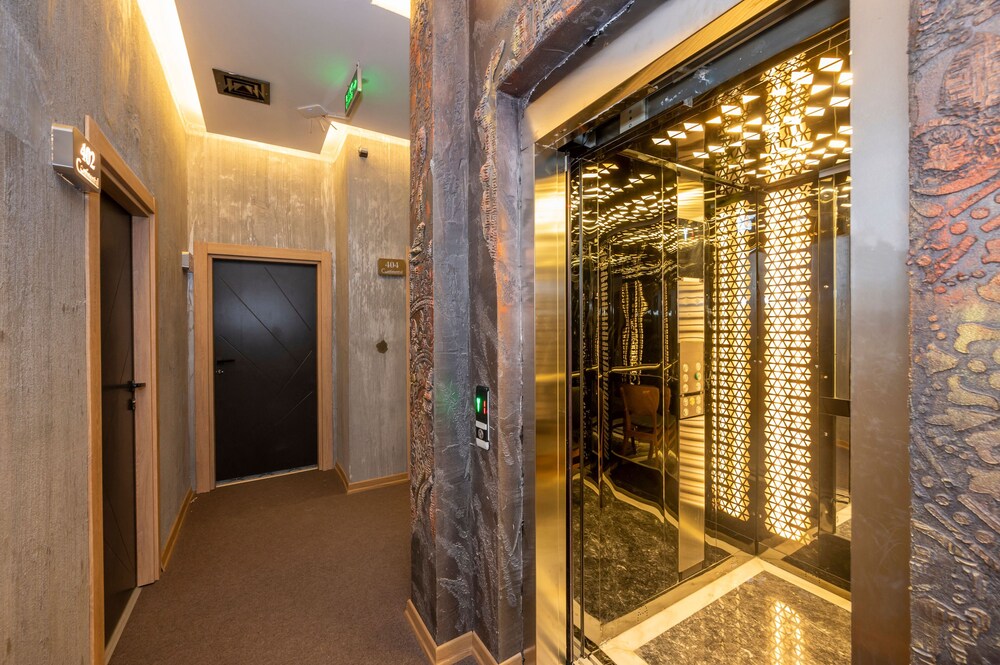 

Napoli - Istanbul, New Airport - Continental Airport Hotel