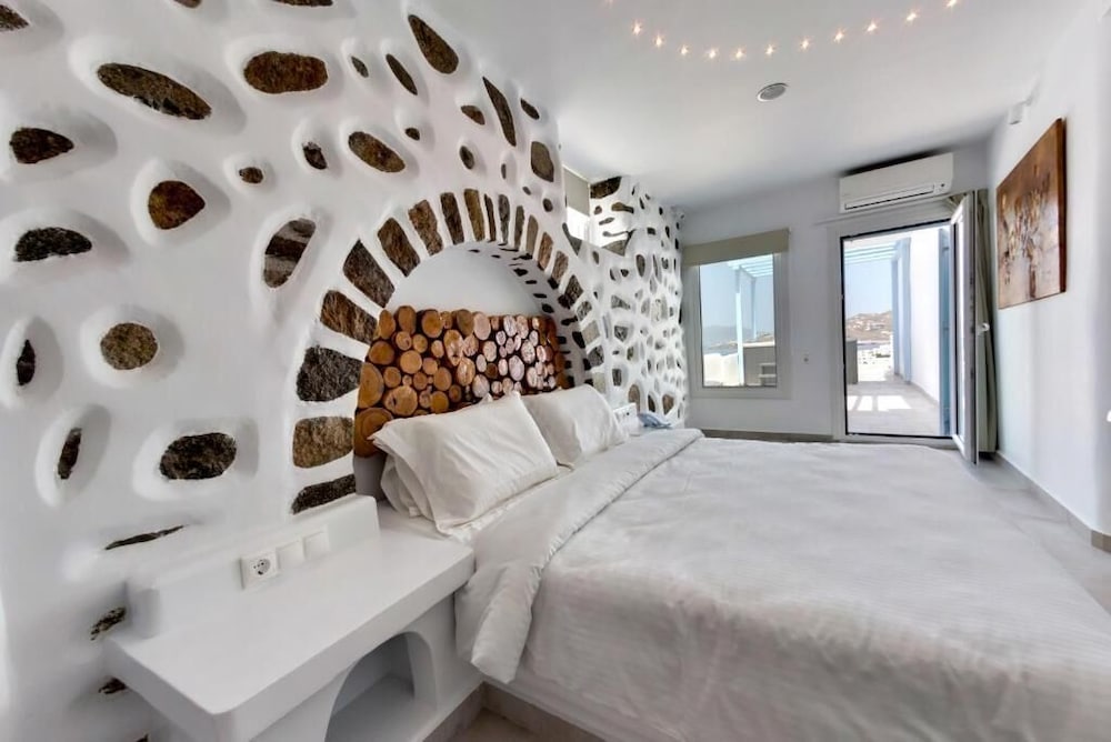 

Torino - Ano Mera - Ibiscus Boutique