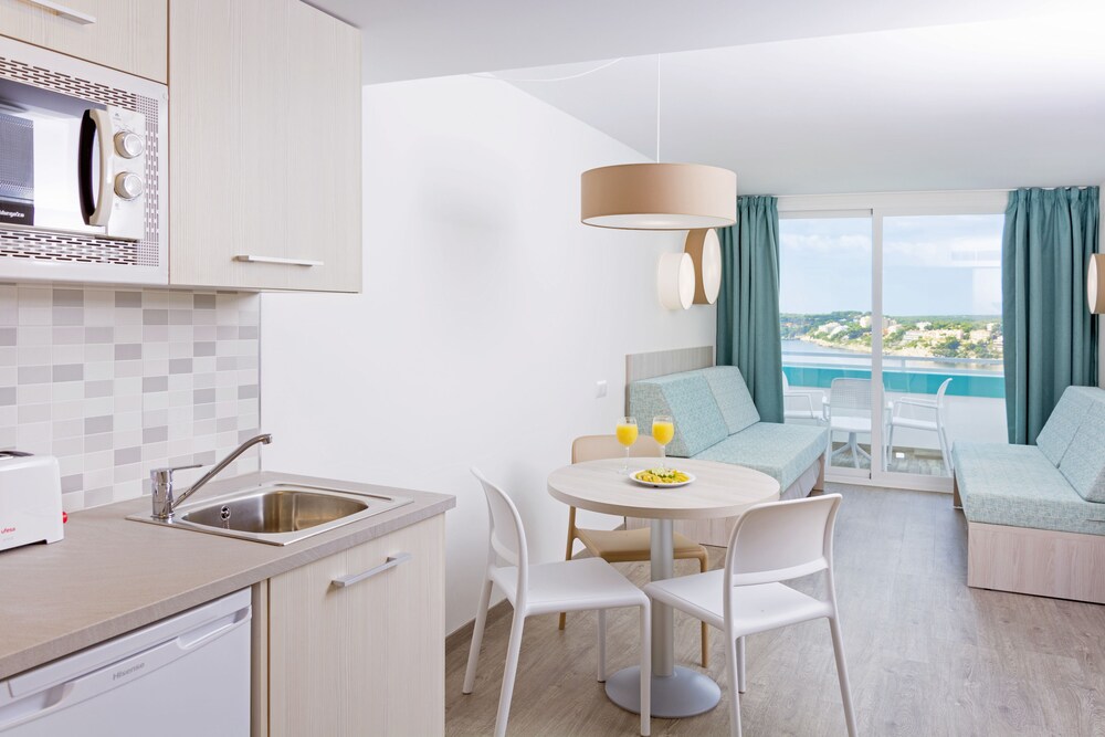 

Bari - Santa Ponsa - Hotel HSM Sándalo Beach