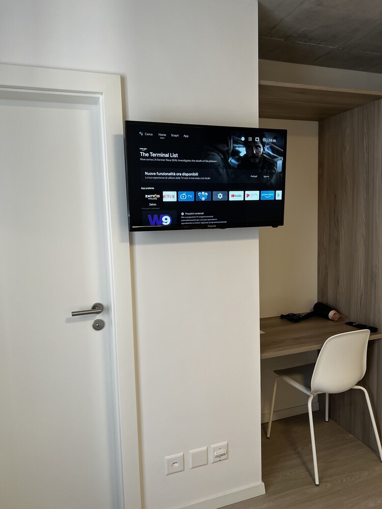 

Milano - Brusimpiano - Regina Bed & Breakfast