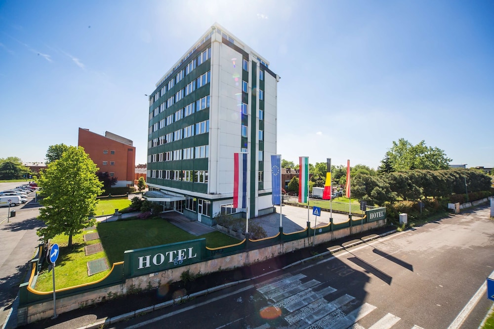 

Brindisi - Pieve Emanuele - Hotel Alga