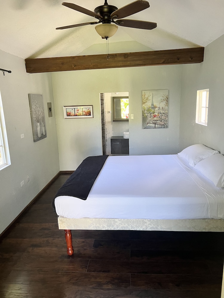 

Catania - Long Bay - Jamaica Colors Eco-Retreat Hotel and Spa