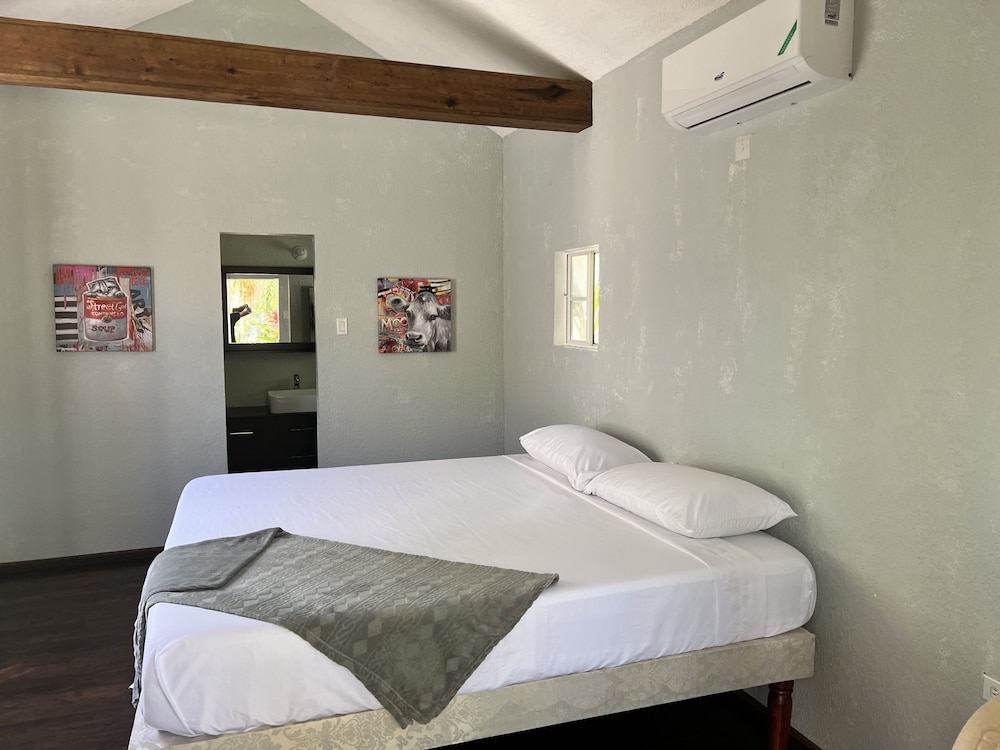 

Venezia - Long Bay - Jamaica Colors Eco-Retreat Hotel and Spa