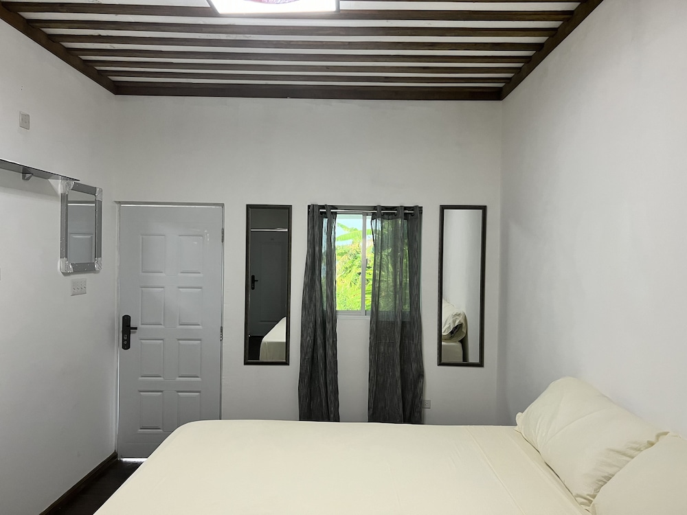 

Milano - Long Bay - Jamaica Colors Eco-Retreat Hotel and Spa